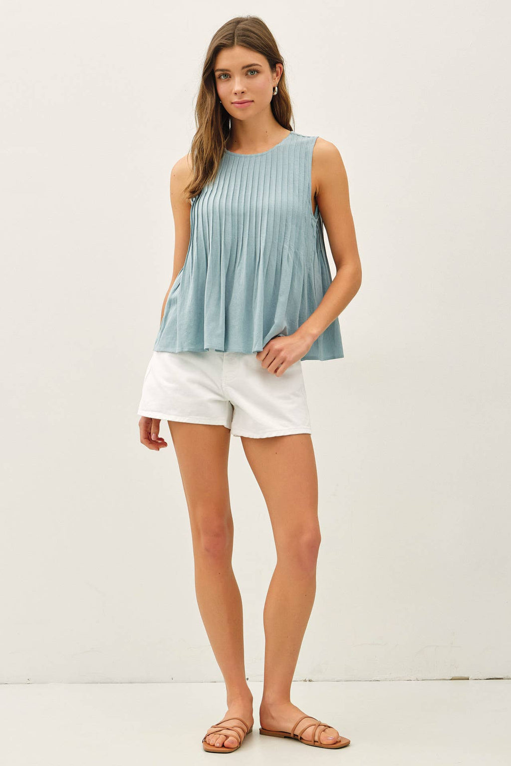 LINEN BLEND PLEATED SLEEVELESS TOP