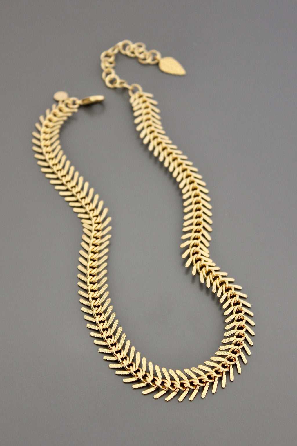DOR215 18k matte gold fish bone necklace