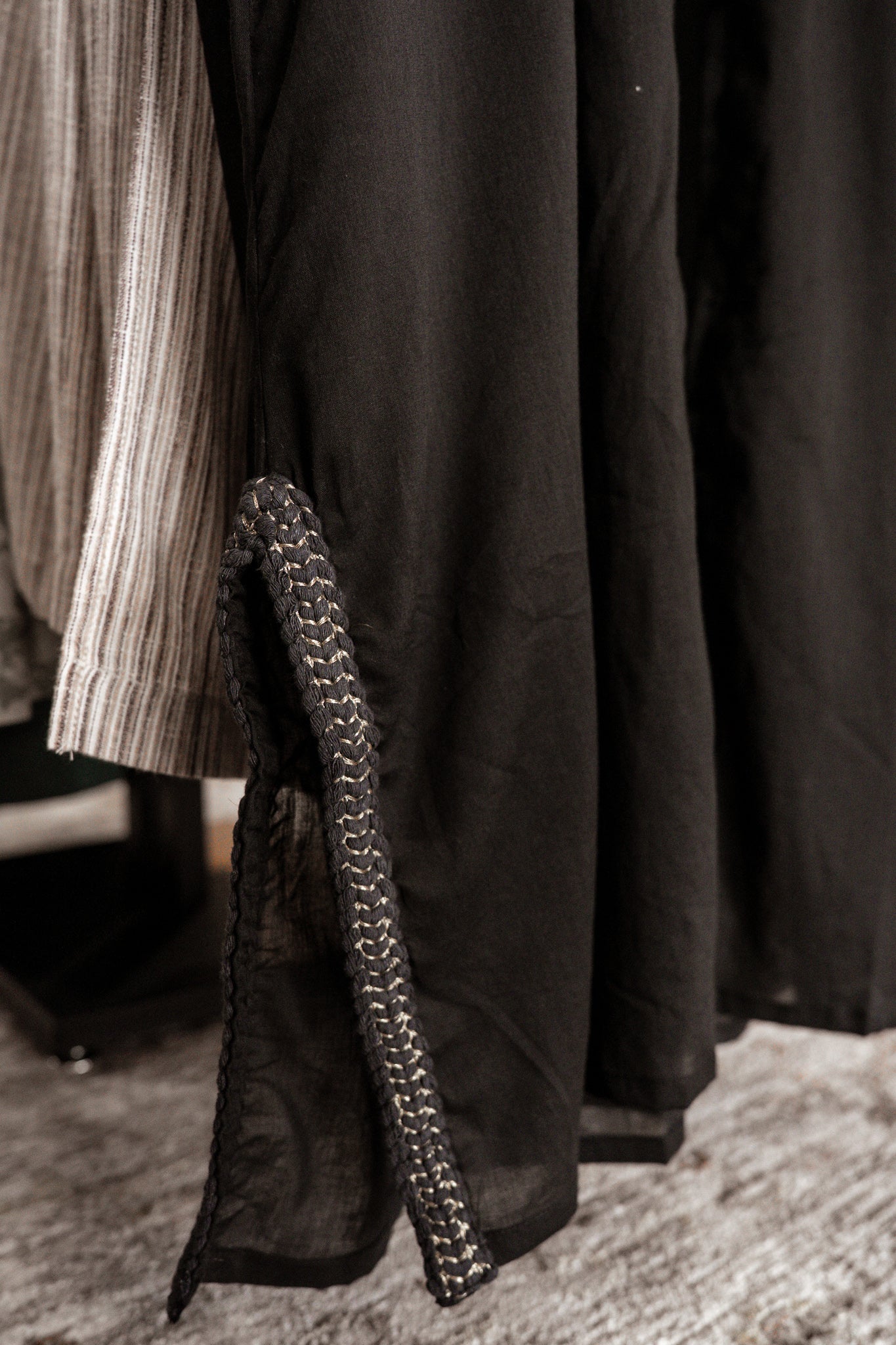 Kimono Nur Black w/ Gold Detail
