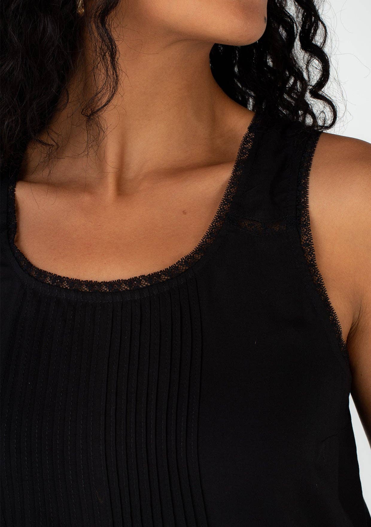 Lace Trim Scoop Neck Tank Top