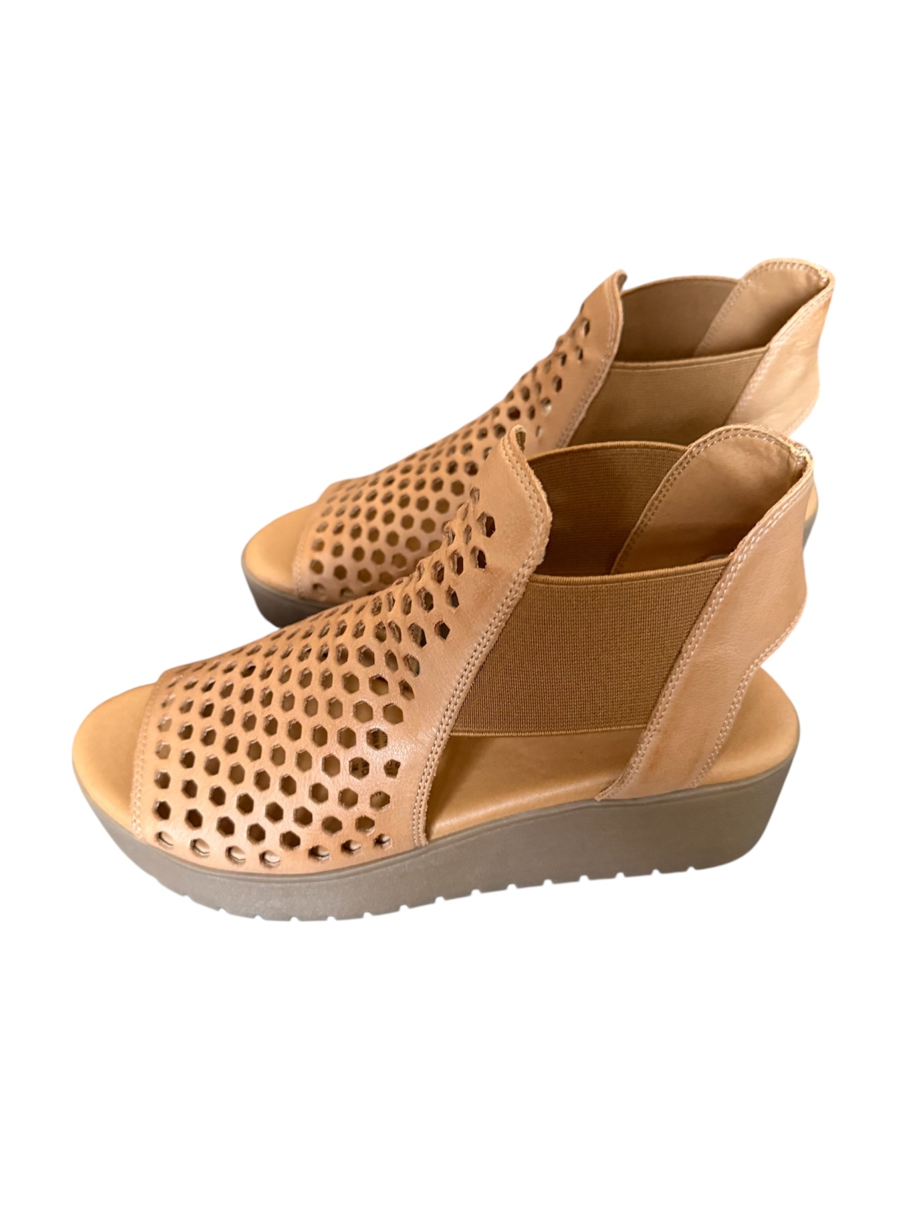Dark Tan Wedge w/holes-Odeya