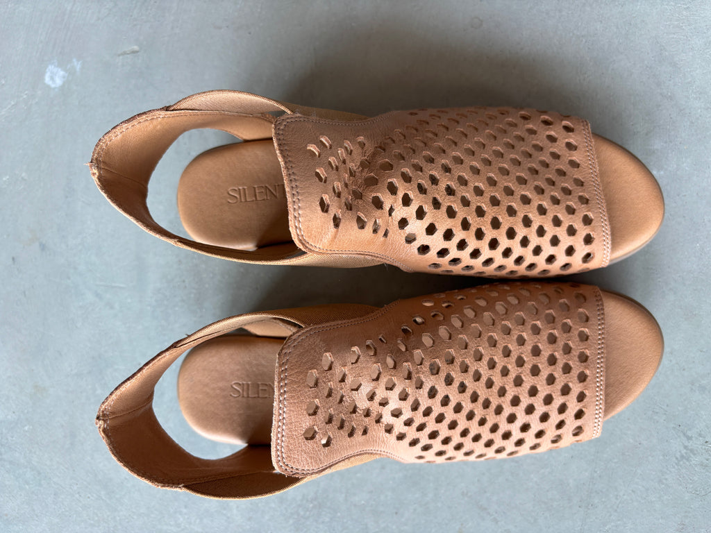 Dark Tan Wedge w/holes-Odeya