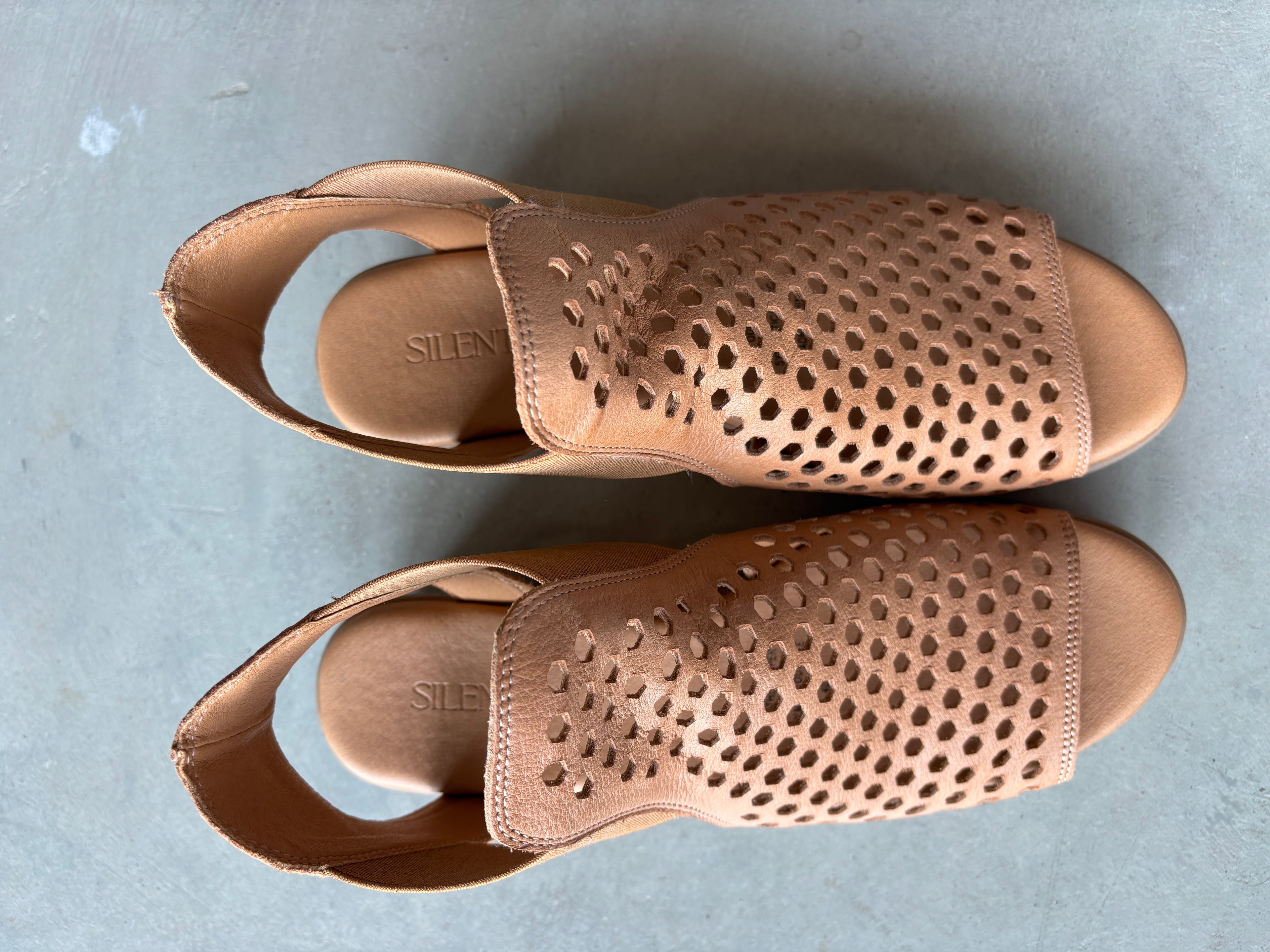 Dark Tan Wedge w/holes-Odeya