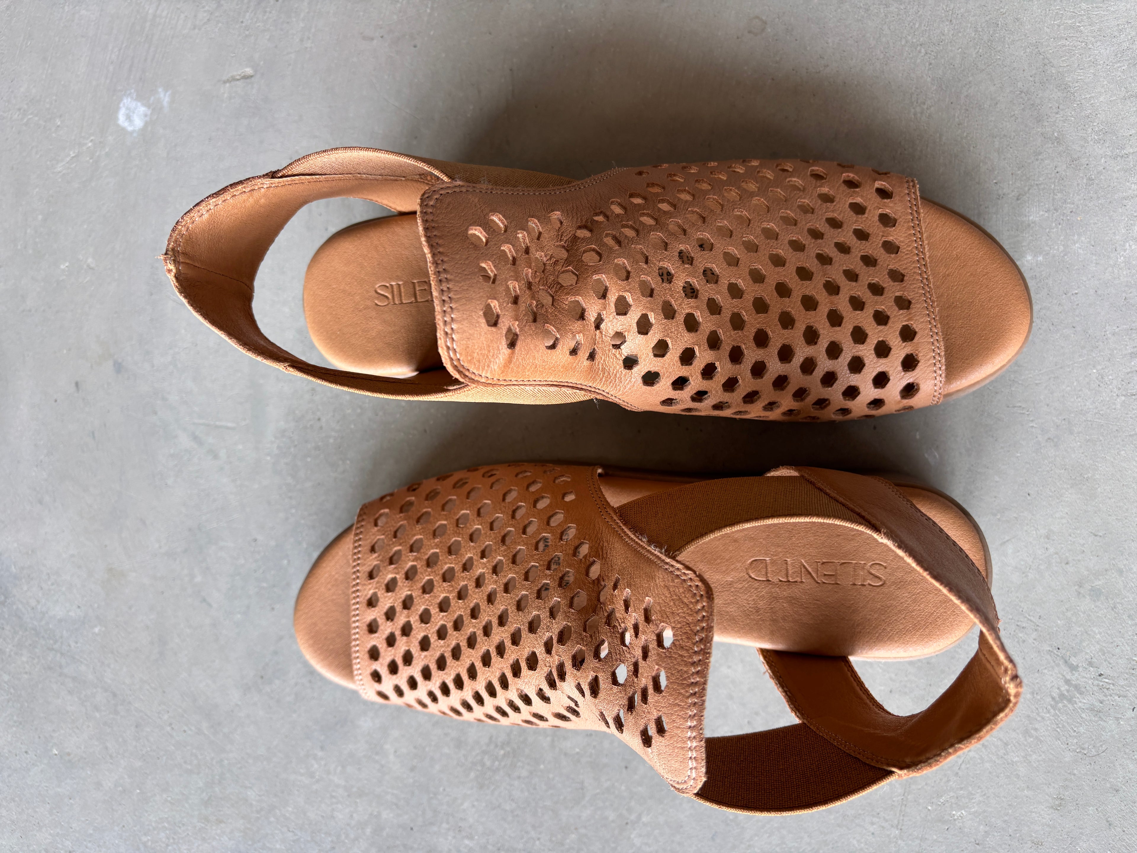 Dark Tan Wedge w/holes-Odeya