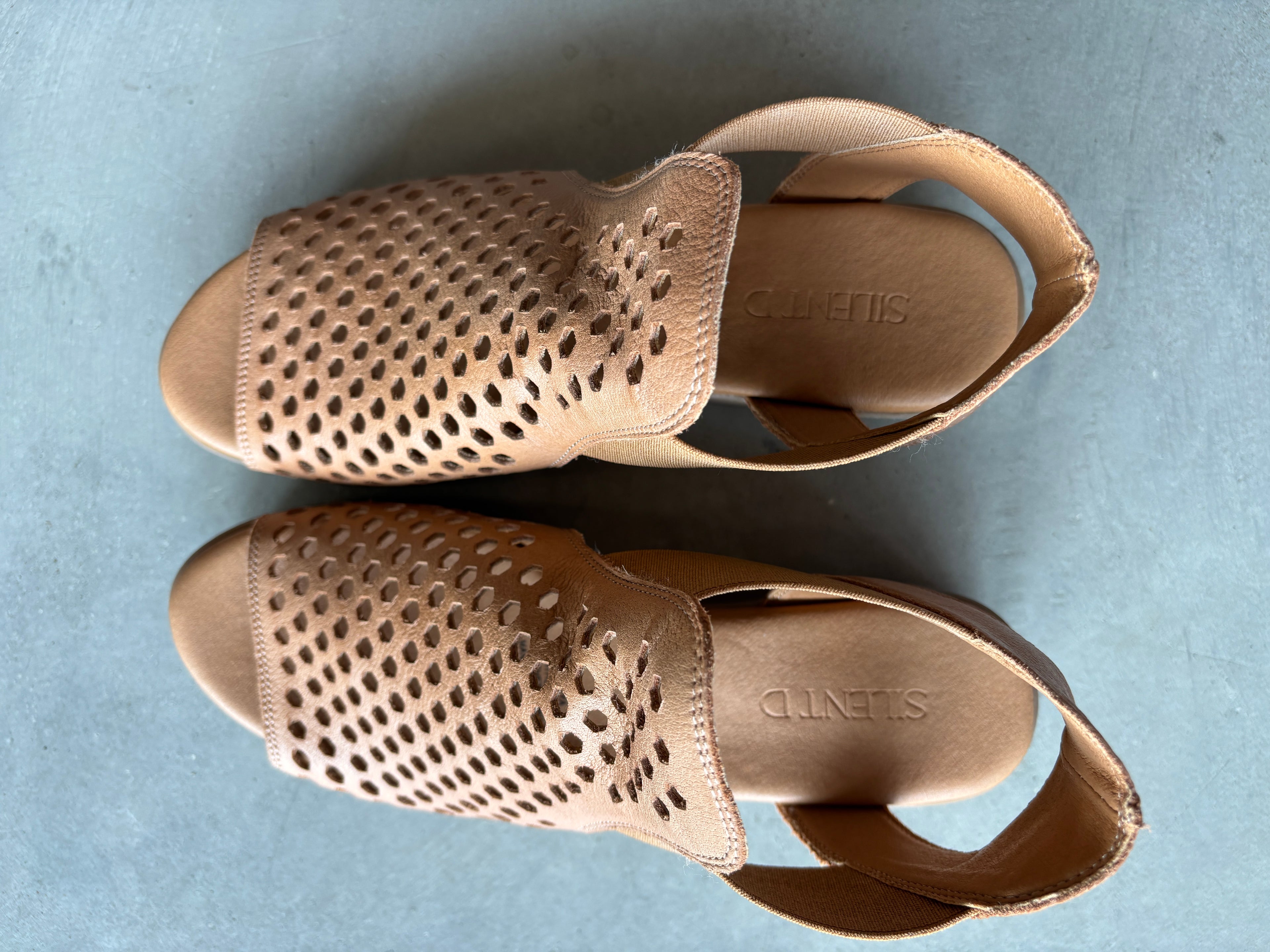 Dark Tan Wedge w/holes-Odeya