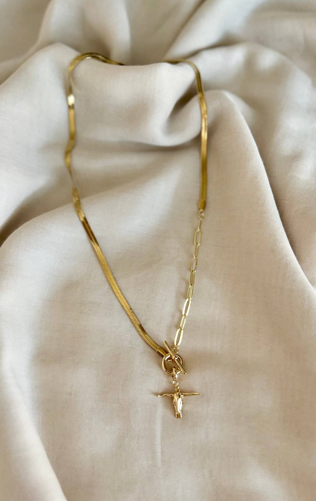 Plated Long Horn Pendant Necklace