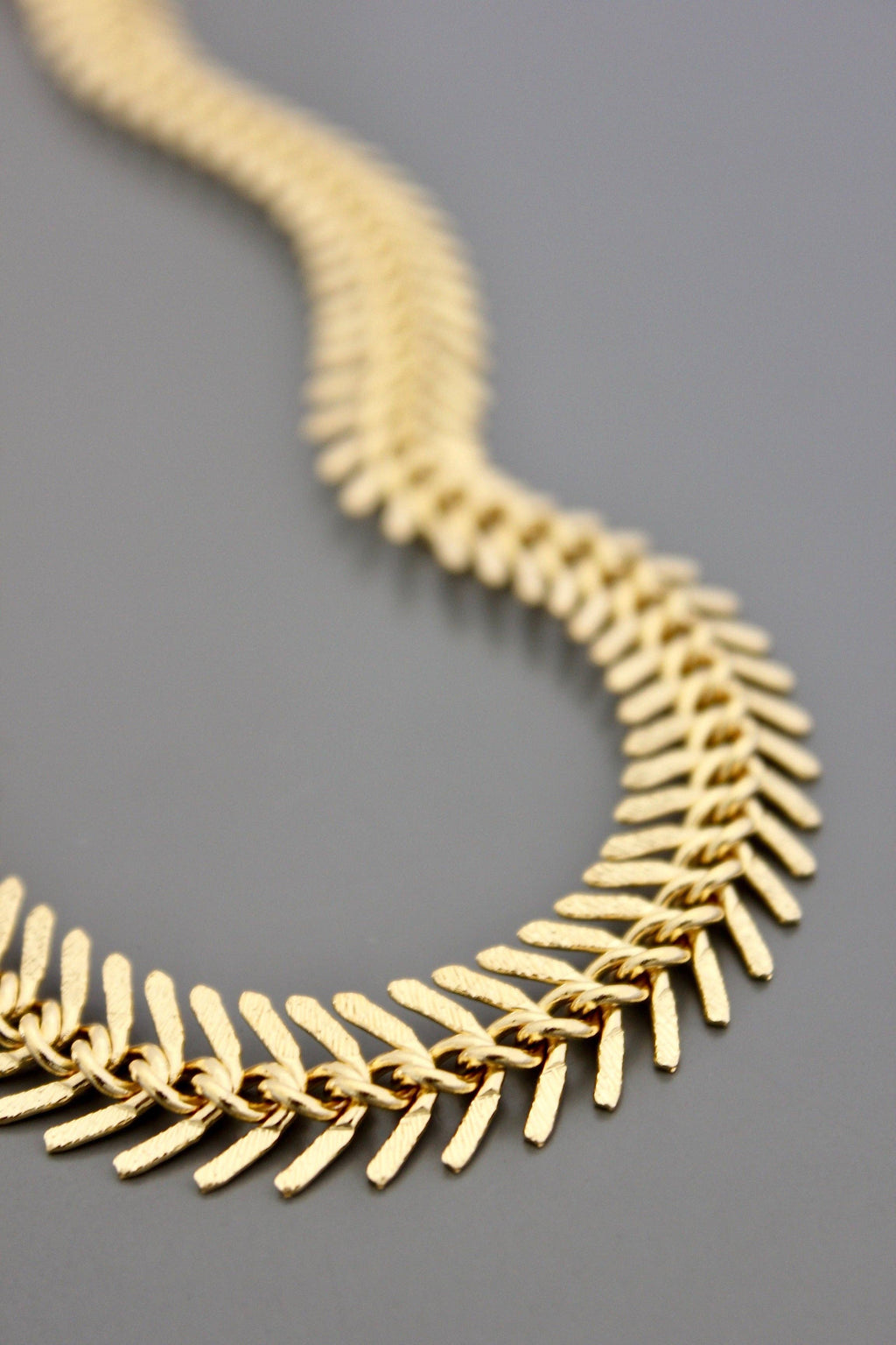 DOR215 18k matte gold fish bone necklace
